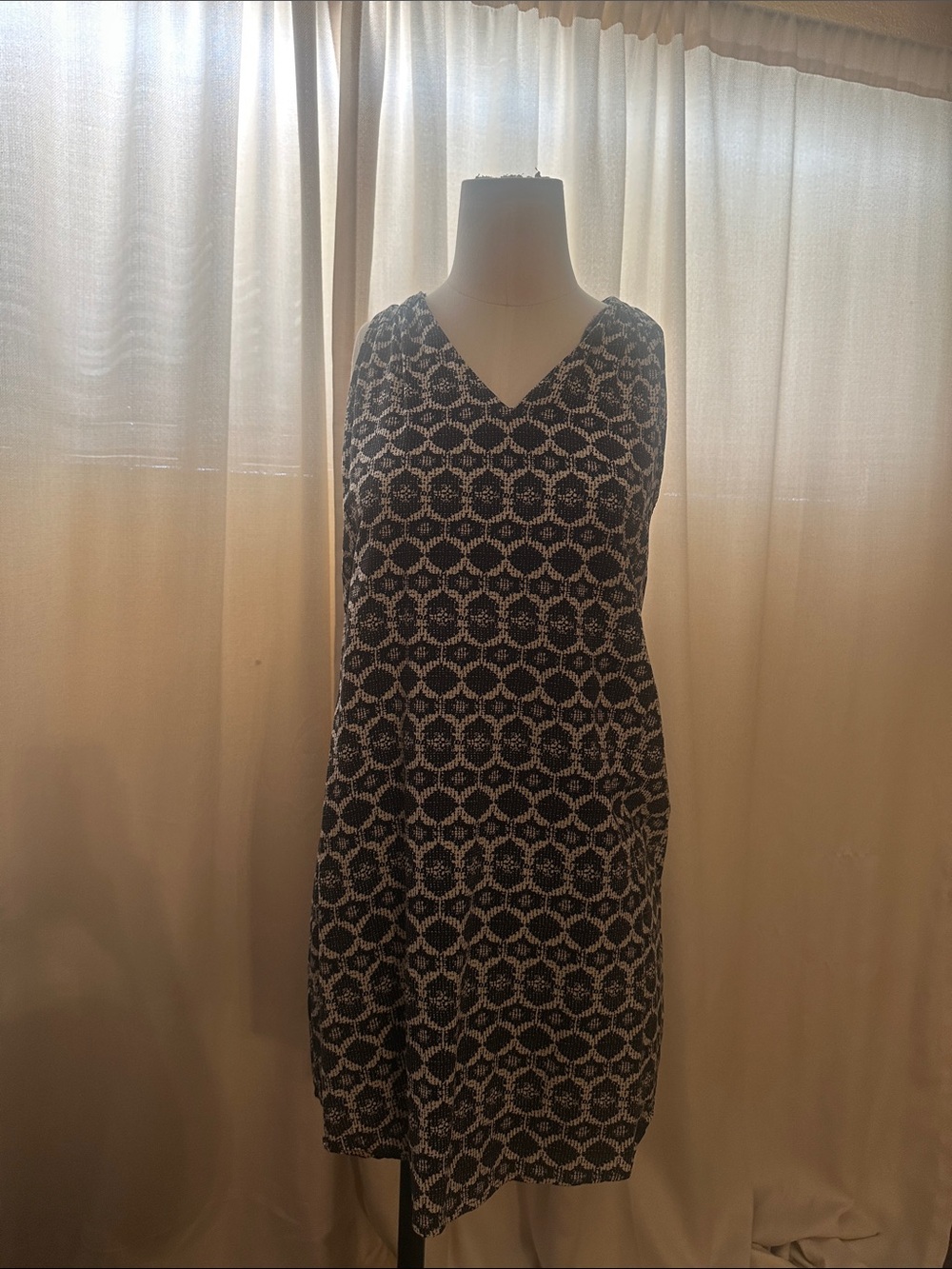 Old Navy Black and White Sleeveless V-Neck Midi Dress